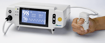 Imagen: El oxímetro de pulso y monitor de hemoglobina, no invasivo, NBM-200MP (Fotografía cortesía de OrSense).